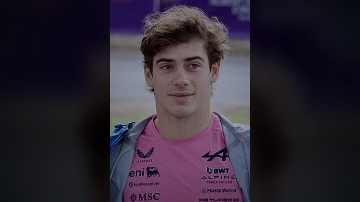 Retrato de Franco Colapinto con la camiseta del equipo Alpine de Fórmula 1