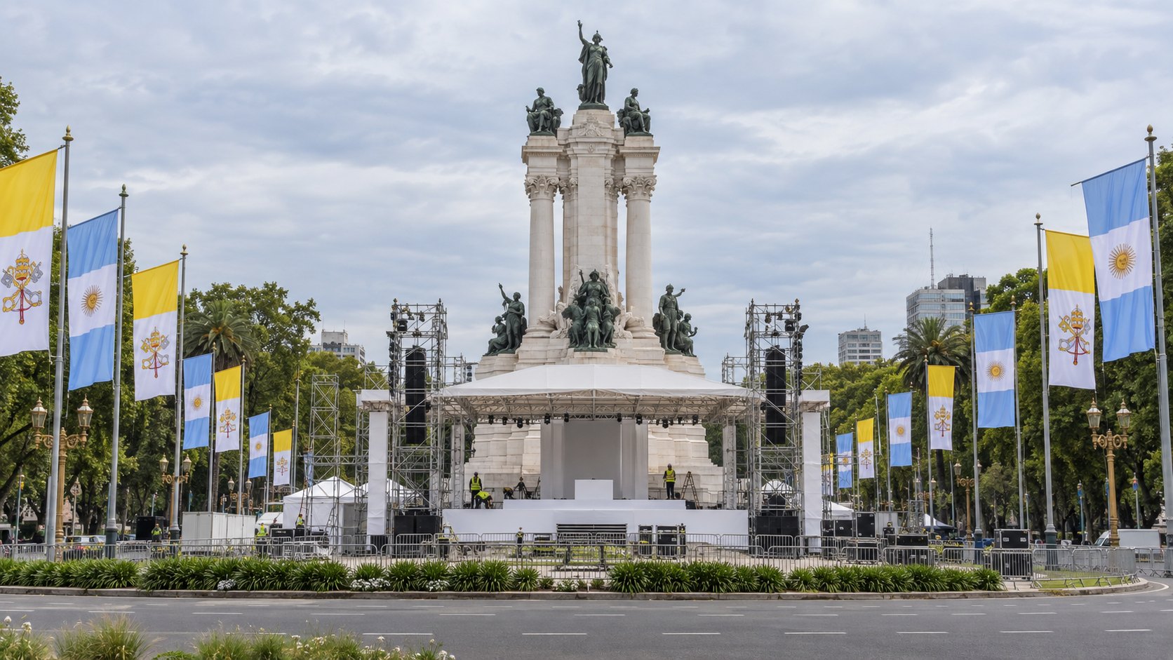 Ilustración editorial generada con IA: el Monumento de los Españoles, en Palermo, con un escenario-altar en montaje, vallas y banderas de la Santa Sede y de la Argentina sobre la avenida; no es una fotografía del lugar ni de los preparativos reales.