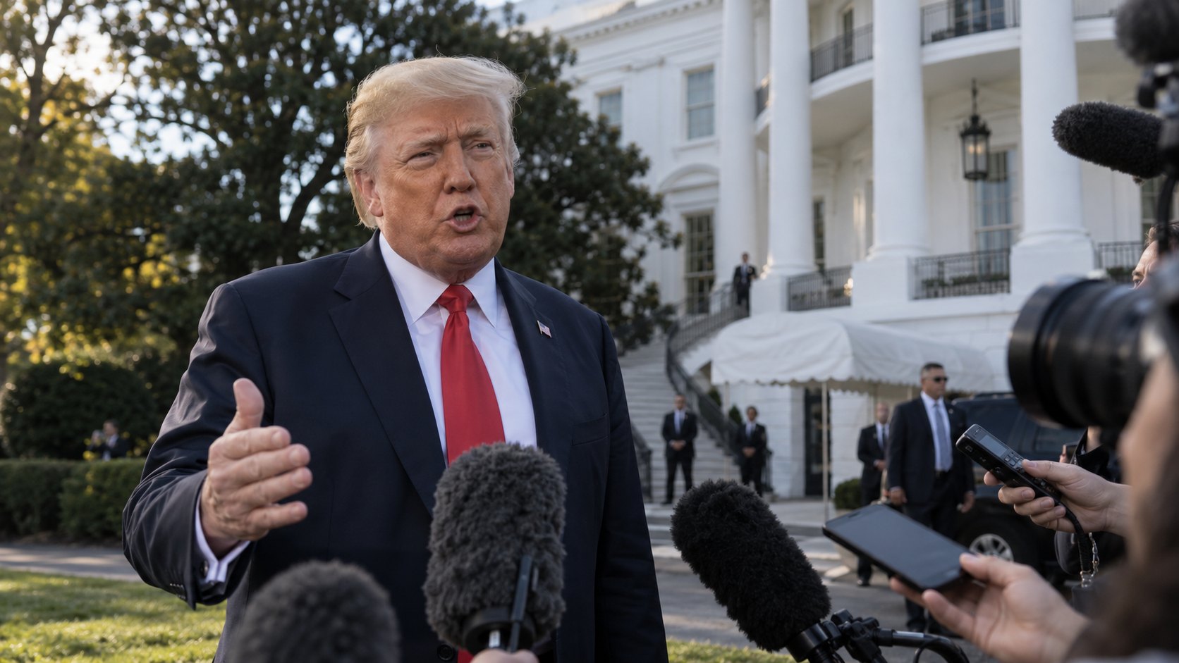 Ilustración editorial generada con IA: Donald Trump habla con periodistas en el Jardín Sur de la Casa Blanca antes de partir; composición conceptual, no es una fotografía del momento.